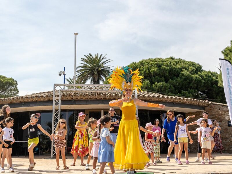 Spectacle de danse «  coquillages et crustacés » par la tribu des artistes_Sainte-Maxime