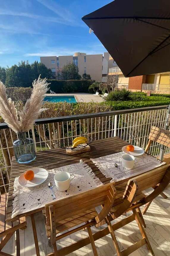 T2 piscine + terrasse sud