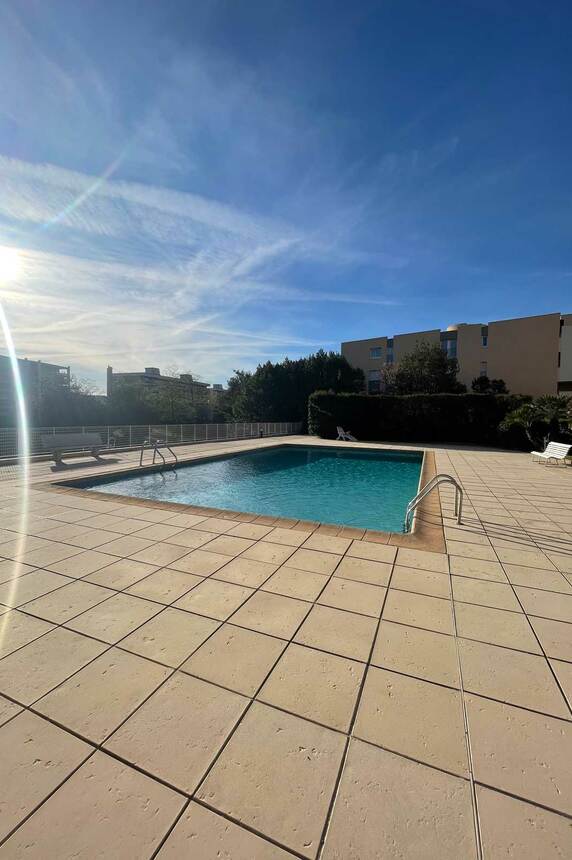 T2 piscine + terrasse sud