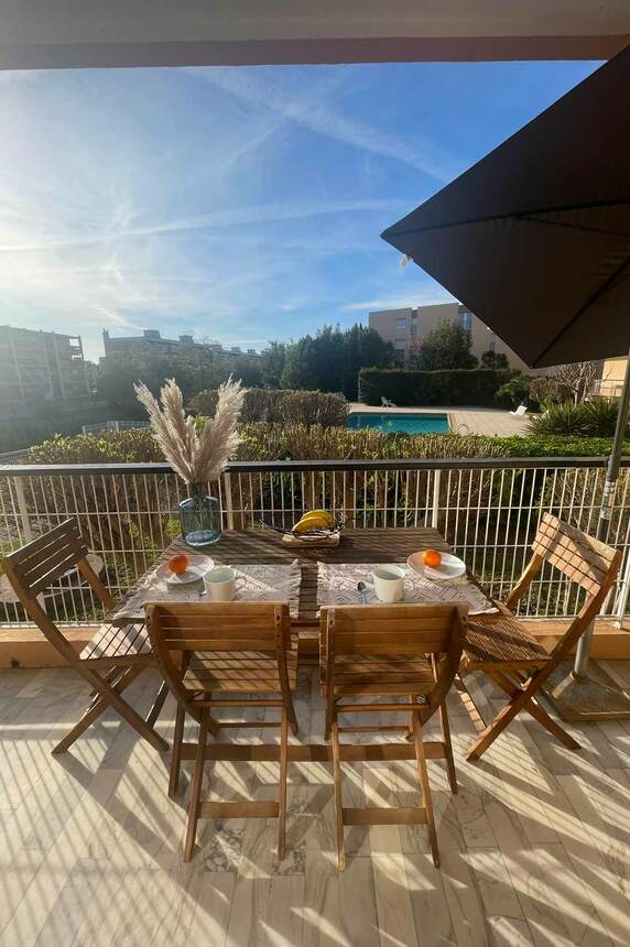 T2 piscine + terrasse sud