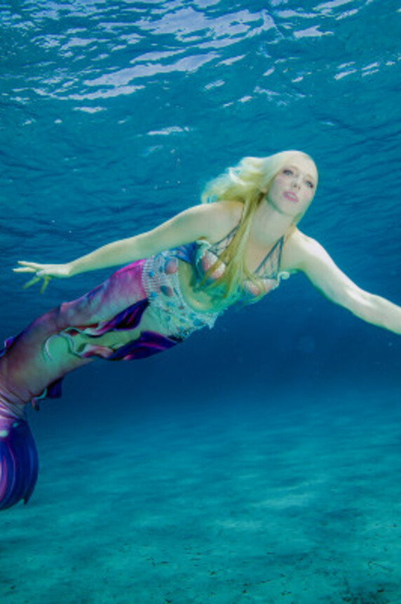 Water show with Freya the mermaid